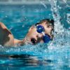 Een jongen die aan het banenzwemmen is in het Lentebad in Zevenaar
